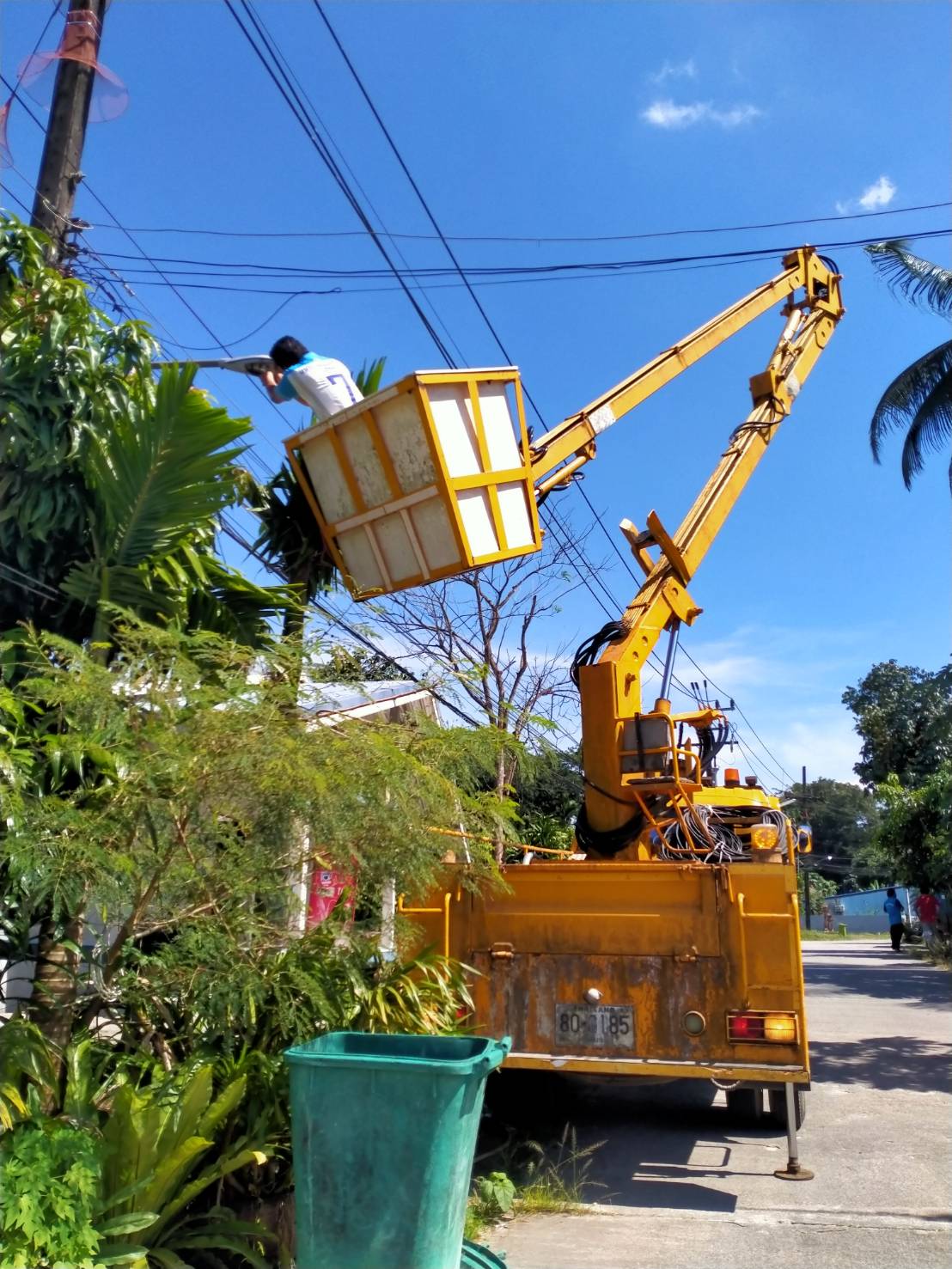 เทศบาลตำบลคึกคัก(กองช่าง งานไฟฟ้า)ได้ดำเนินการ ซ่อมไฟซอยทุ่งขมิ้นกลาง หมู่ที่ 4 ตำบลคึกคัก อำเภอตะกั่วป่า จังหวัดพังงา